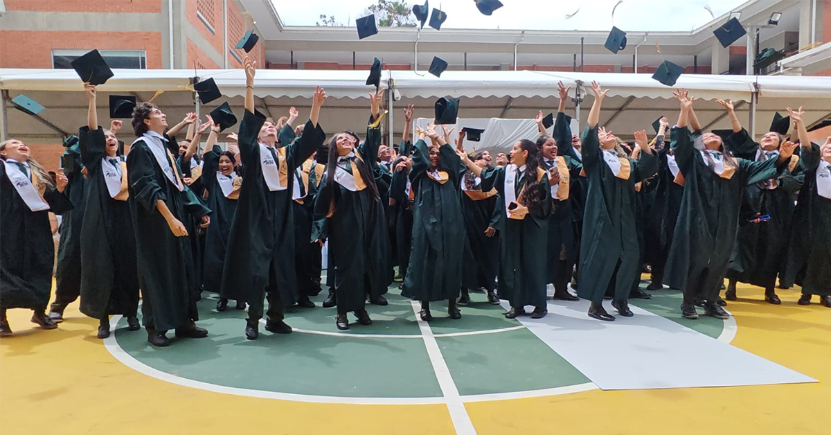 tercera promocion bachilleres grados